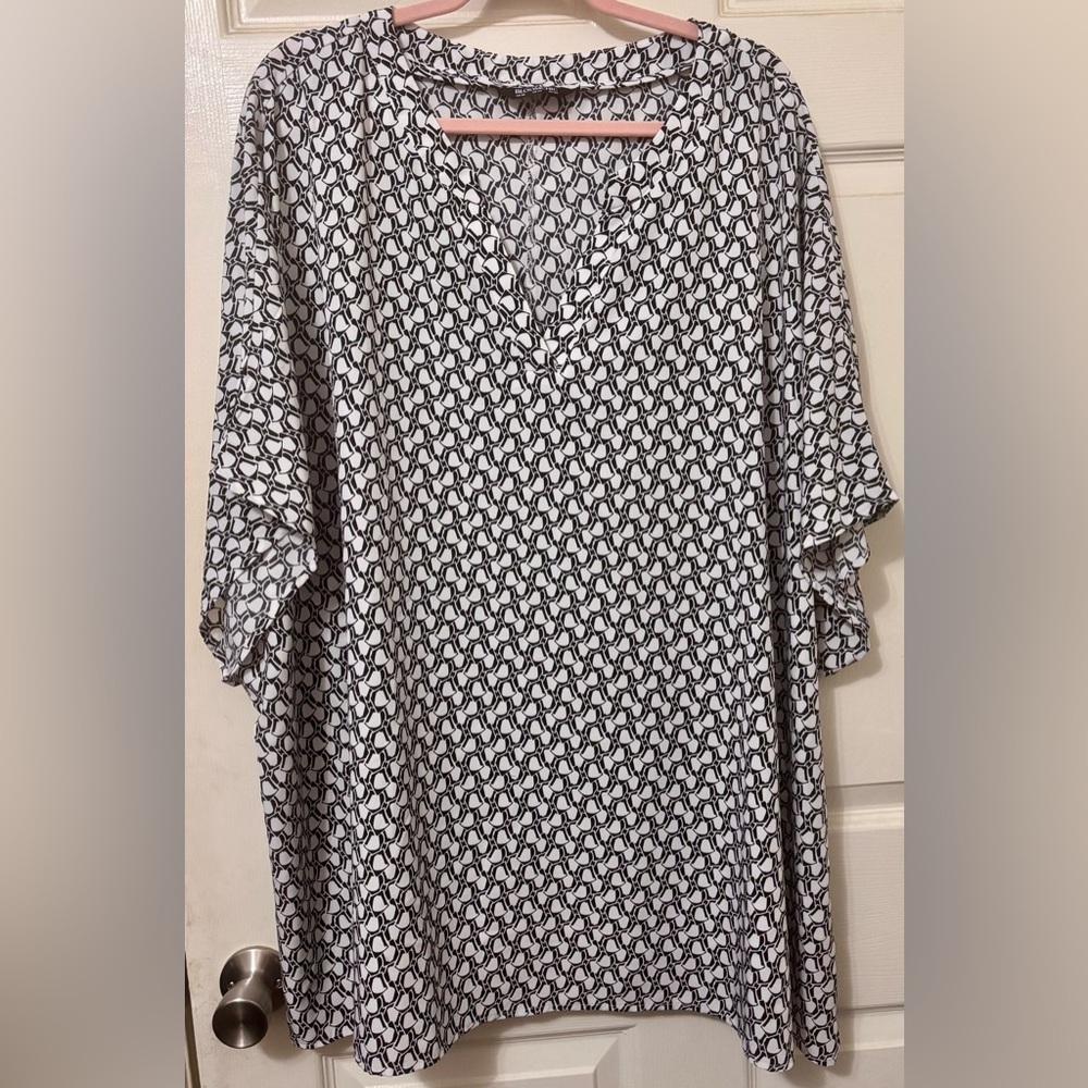 🖤 BloomChic Black and White Top